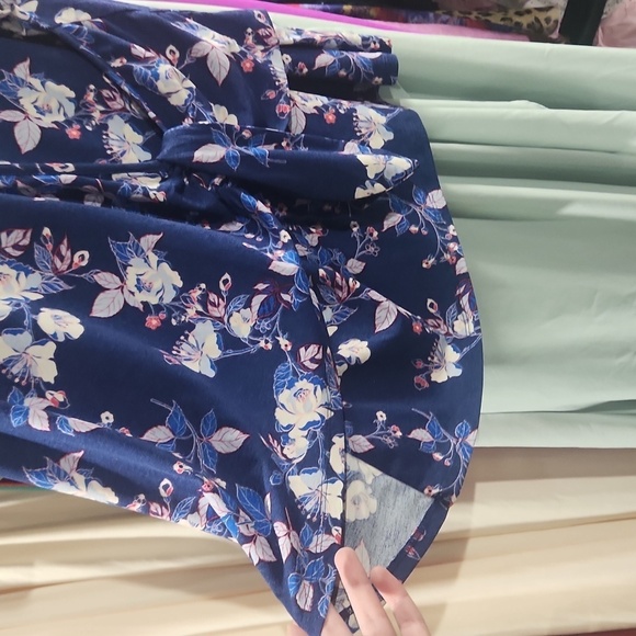 Xhilaration 2x Navy Floral Top with snap closure and tie in the front - Picture 3 of 6